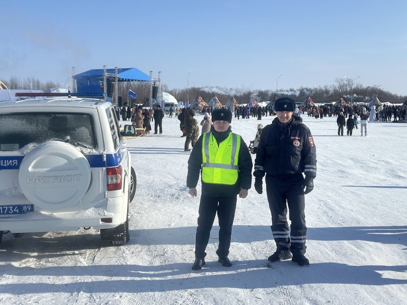 Сотрудники ОМВД России «Шурышкарское» обеспечили охрану общественного порядка при праздновании Дня оленевода